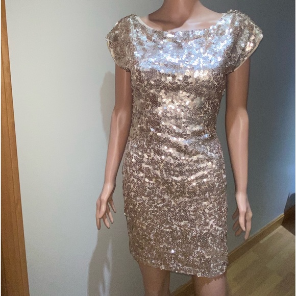 Sequenced BACKLESS dress - Picture 6 of 9